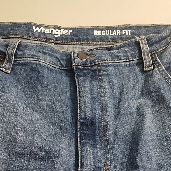 Wrangler Regular Fit Denim Jeans with Subtle Fading - Picture 4 of 9